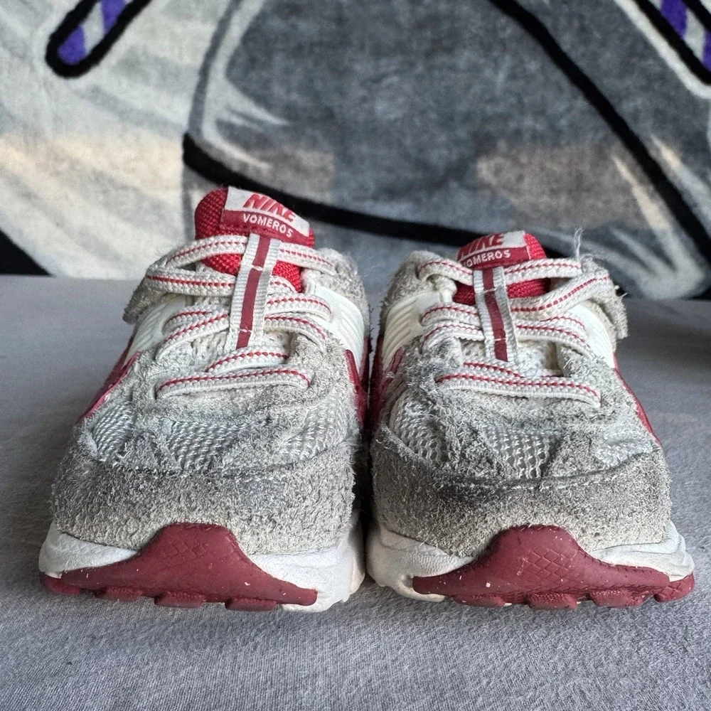 Size 5c - Toddler's Nike Vomero 5 SE Sail/University Red (IO9260 100)